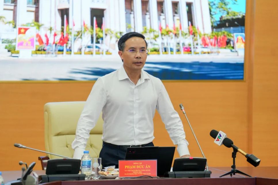 <p>Thống đốc NHNN Phạm Đức Ấn chủ trì cuộc họp. Ảnh: NHNN</p>