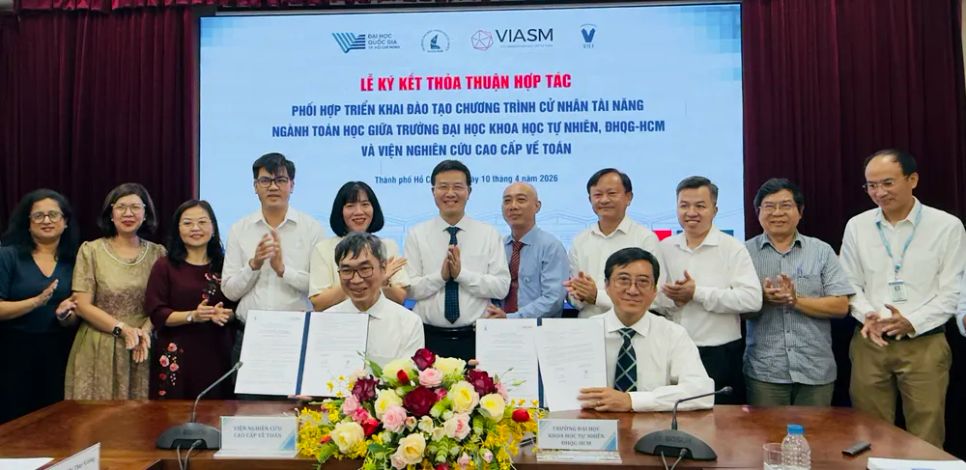 Lễ ký kết hợp tác đào tạo cử nhân tài năng ngành Toán học Lễ ký kết hợp tác đào tạo cử nhân tài năng ngành Toán học