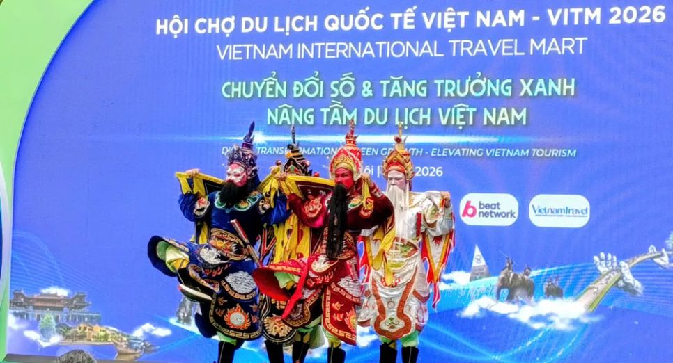 Biểu diễn một tiết mục nghệ thuật trong chương trình khai mạc VITM 2026