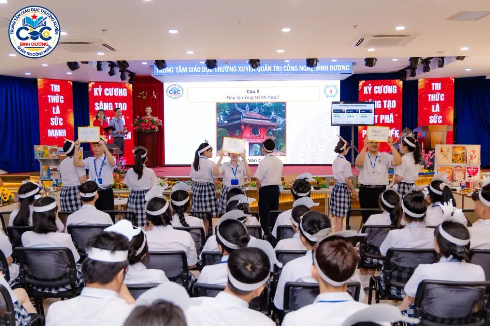 Ứng dụng công nghệ thông tin linh hoạt, giúp tiết học sinh động và kết nối hiệu quả giữa giáo viên và học sinh Ứng dụng công nghệ thông tin linh hoạt, giúp tiết học sinh động và kết nối hiệu quả giữa giáo viên và học sinh