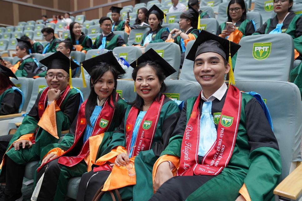 Trường Đại học Y khoa Phạm Ngọc Thạch vinh danh 945 tân khoa sau đại học