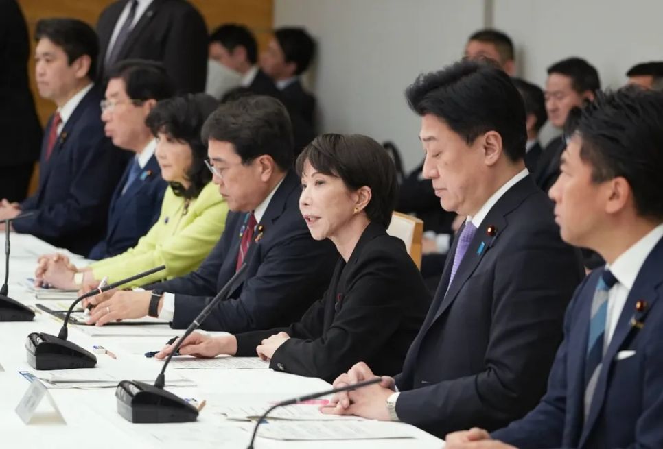 Thủ tướng Sanae Takaichi phát biểu tại cuộc họp cấp bộ trưởng về tình hình Trung Đông. Ảnh: Japan Times Thủ tướng Sanae Takaichi phát biểu tại cuộc họp cấp bộ trưởng về tình hình Trung Đông. Ảnh: Japan Times