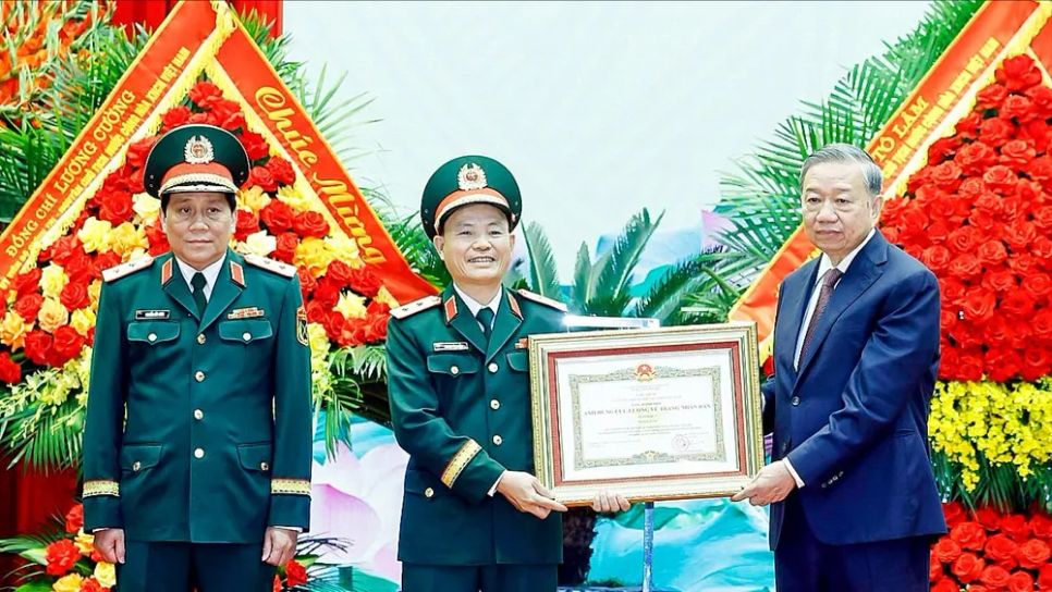 Tổng Bí thư, Chủ tịch nước Tô Lâm, Bí thư Quân ủy Trung ương trao danh hiệu Anh hùng Lực lượng vũ trang nhân dân tặng Quân khu 3