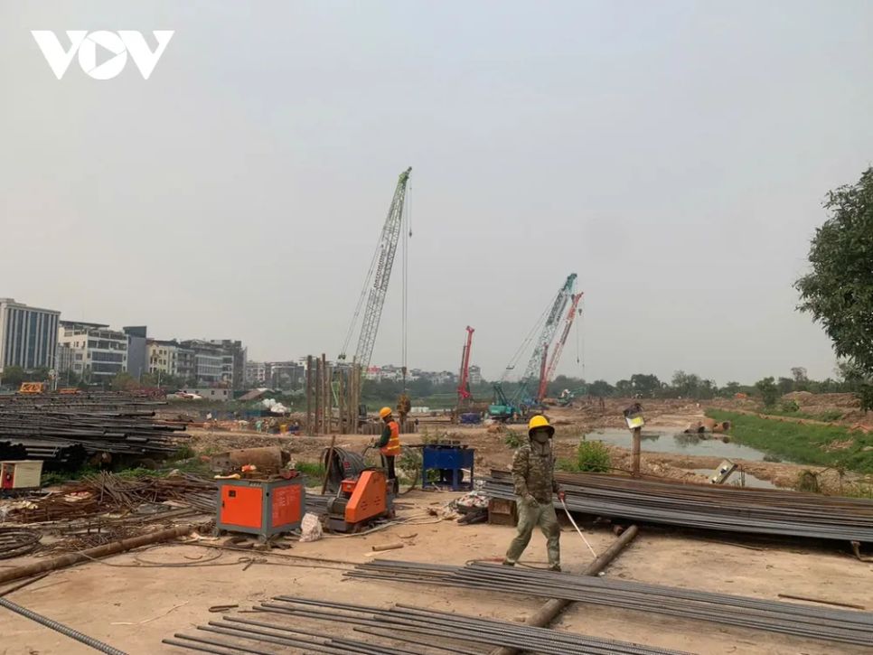 Hà Nội quyết tâm không để chậm tiến độ 3 cây cầu qua sông Hồng