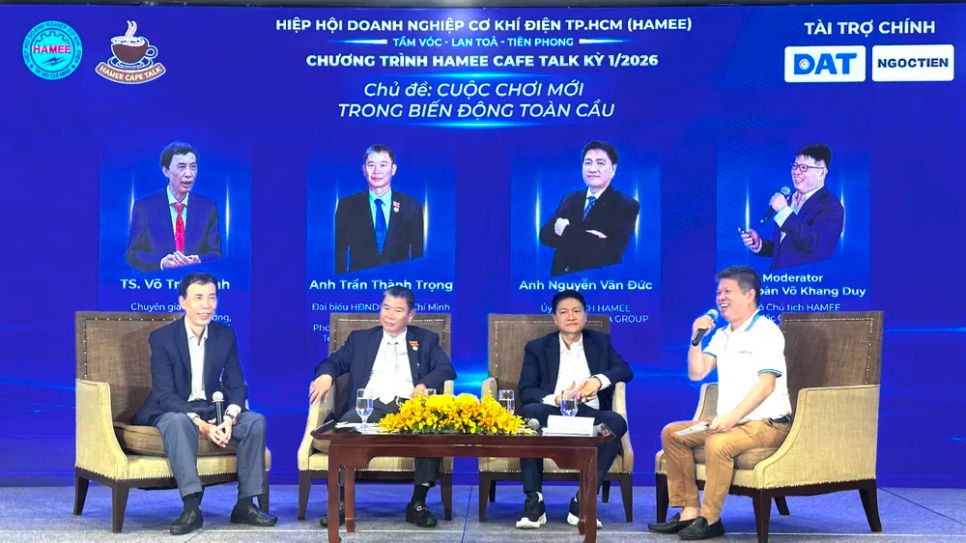 Các diễn giả chia sẻ tại tọa đàm trong khuôn khổ 