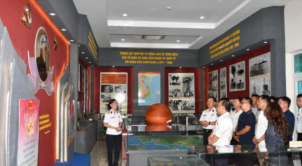 Lữ đoàn 171 Hải quân và Trung tâm Nghệ thuật TPHCM có điều kiện chia sẻ kinh nghiệm trong công tác chuyên môn, tổ chức các hoạt động văn hóa, nghệ thuật