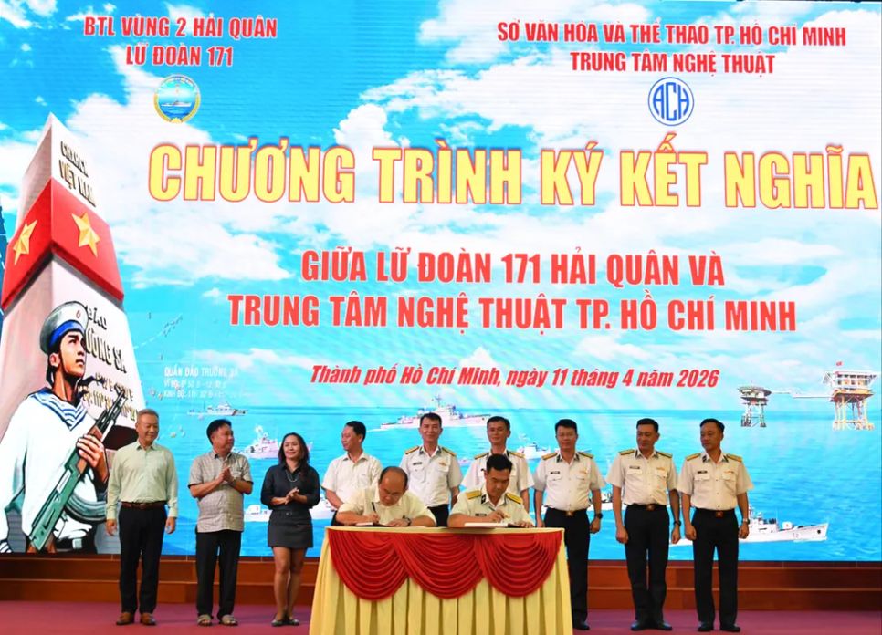 Lữ đoàn 171 Hải quân và Trung tâm Nghệ thuật TPHCM ký kết nghĩa