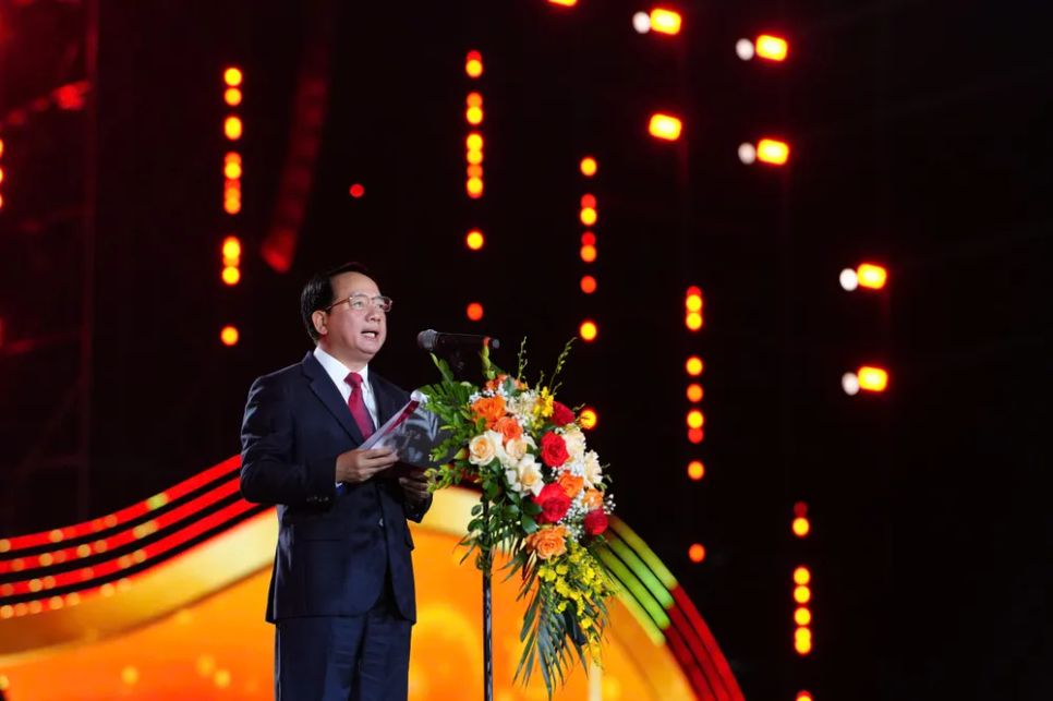 Đồng chí Trịnh Văn Quyết, Trưởng Ban Tuyên giáo và Dân vận Trung ương phát biểu chỉ đạo tại lễ khai mạc Đồng chí Trịnh Văn Quyết, Trưởng Ban Tuyên giáo và Dân vận Trung ương phát biểu chỉ đạo tại lễ khai mạc