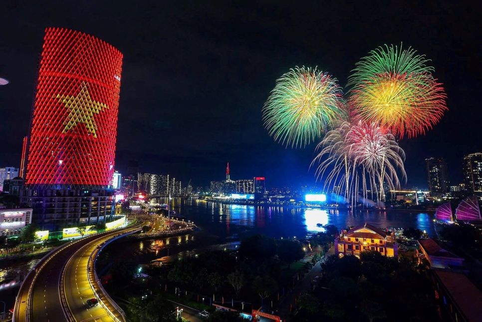 TP.HCM tổ chức bắn pháo hoa tại 7 điểm tối 30/4. Ảnh minh họa