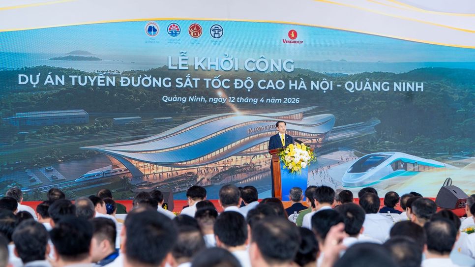 Ông Nguyễn Việt Quang - Phó Chủ tịch kiêm Tổng Giám đốc Tập đoàn Vingroup phát biểu tại buổi lễ