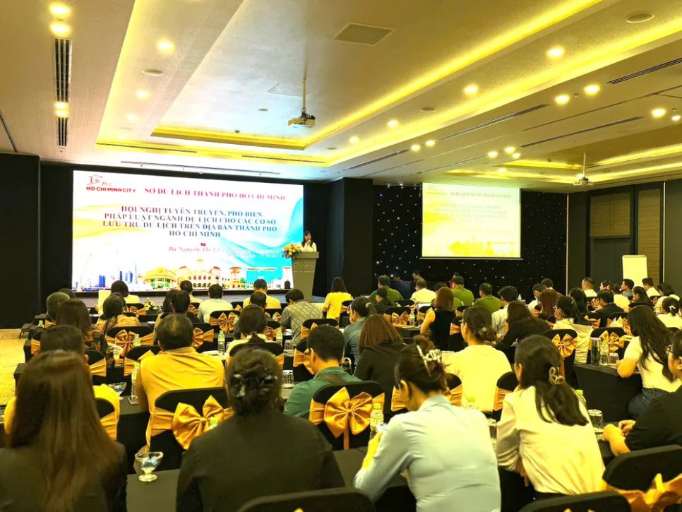 Hơn 200 doanh nghiệp, cơ sở dịch vụ lưu trú phía Đông TPHCM tham dự hội nghị. Ảnh: QUANG VŨ