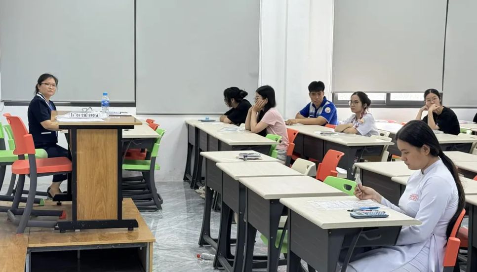 Thí sinh tham gia kỳ thi ĐGNL do ĐHQG TPHCM tổ chức ngày 5-4-2026 - Ảnh: THANH HÙNG