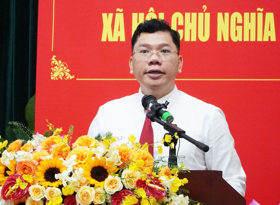 Phó Chủ tịch UBND TP.HCM Hoàng Nguyên Dinh Phó Chủ tịch UBND TP.HCM Hoàng Nguyên Dinh