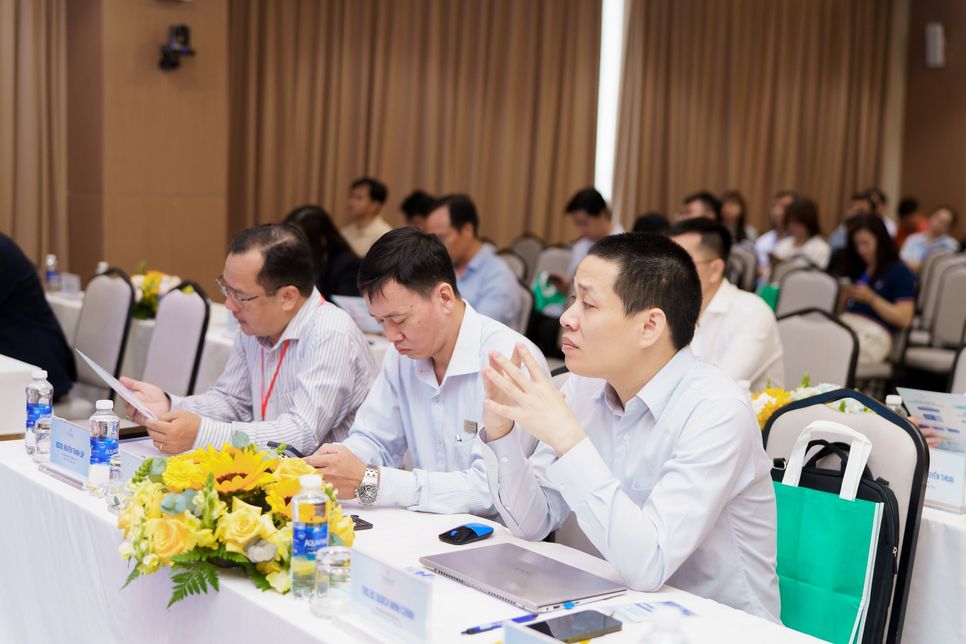 Hội thảo thu hút đông đảo các chuyên gia gây mê hồi sức, phẫu thuật viên và nhân viên y tế tham gia.