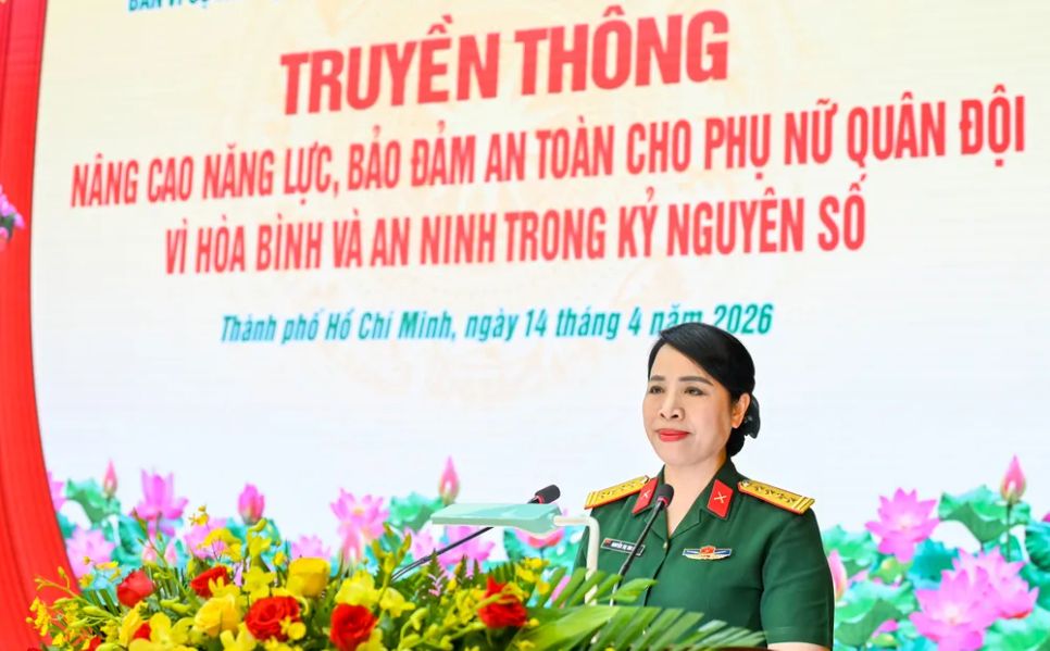 Đại tá Nguyễn Thị Thu Hiền thông tin tại chương trình