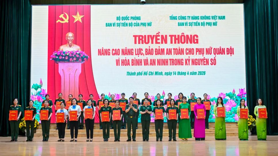 Dịp này, Ban VSTBCPN Bộ Quốc phòng biểu dương 30 cán bộ, hội viên phụ nữ Quân đội tiêu biểu có thành tích xuất sắc trong nghiên cứu khoa học, đổi mới sáng tạo và chuyển đổi số