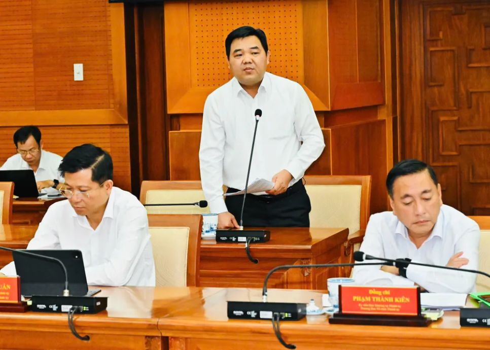 Phó Chánh Văn phòng Thành ủy TPHCM Phạm Văn Hiền phát biểu. Ảnh: VIỆT DŨNG