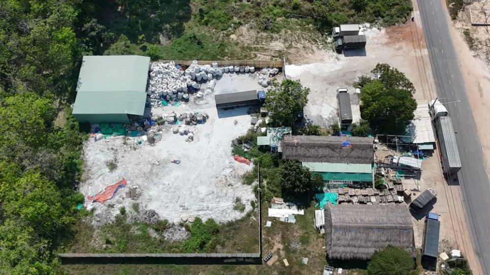 Bắt tạm giam bị can cầm đầu đường dây đổ trái phép hơn 20.000 tấn chất thải