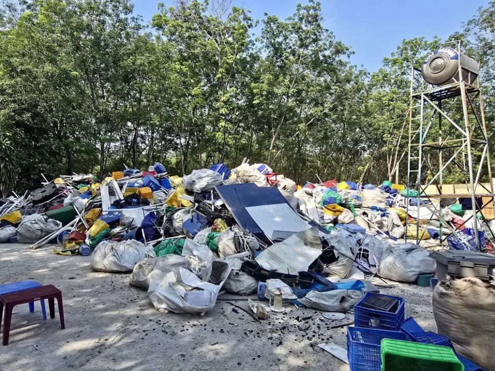 Cơ quan công an kiểm tra, lấy mẫu chất thải tại các địa điểm để trưng cầu giám định, phục vụ công tác điều tra