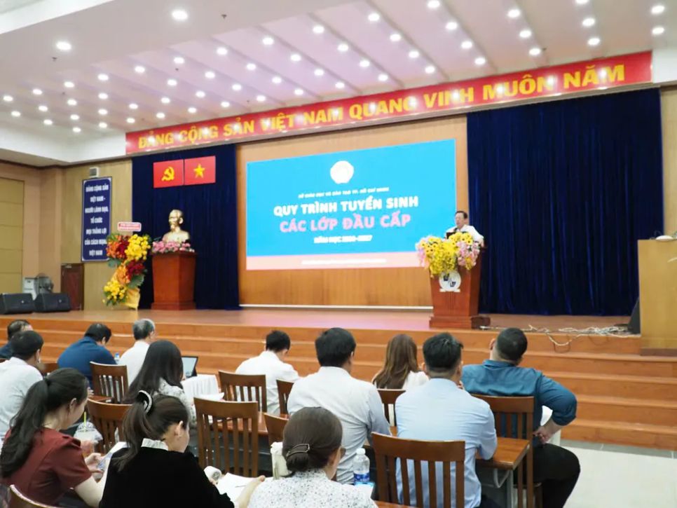 Đại diện UBND phường, xã tham gia Hội nghị tập huấn quy trình tuyển sinh các lớp đầu cấp năm học 2026-2027 do Sở GD-ĐT TPHCM tổ chức