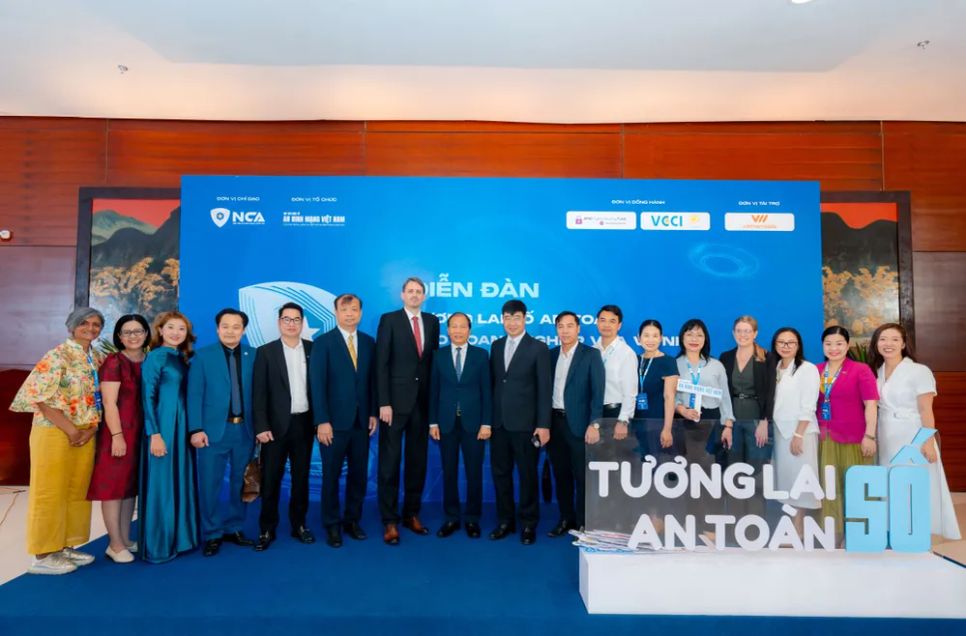 Các đại biểu tham dự diễn đàn