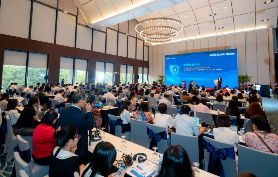 Quang cảnh phiên khai mạc diễn đàn