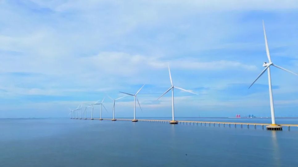 Khu vực sản xuất điện gió tại phường Duyên Hải, tỉnh Vĩnh Long. Ảnh: TÍN HUY