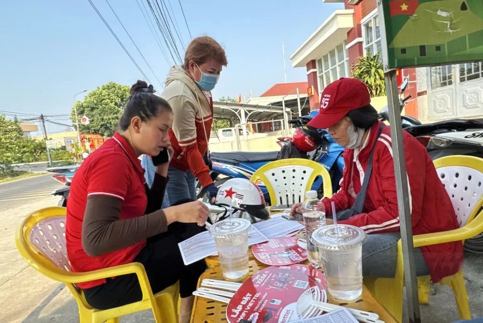 Nhà mạng Viettel triển khai các điểm xác thực di động ở vùng ven Hà Nội