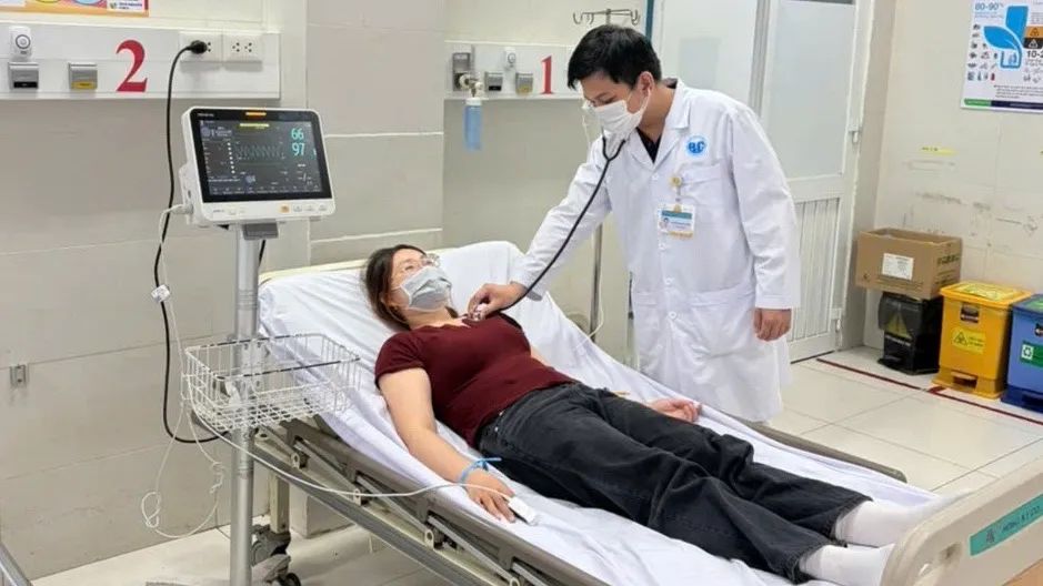 Nhiều công nhân ở TPHCM cấp cứu sau bữa cơm công ty - Đầu Tư Từ Đâu