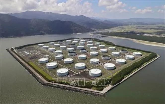Cơ sở dự trữ dầu quốc gia ở Kagoshima, Nhật Bản. Ảnh: Kyodo/TTXVN Cơ sở dự trữ dầu quốc gia ở Kagoshima, Nhật Bản. Ảnh: Kyodo/TTXVN