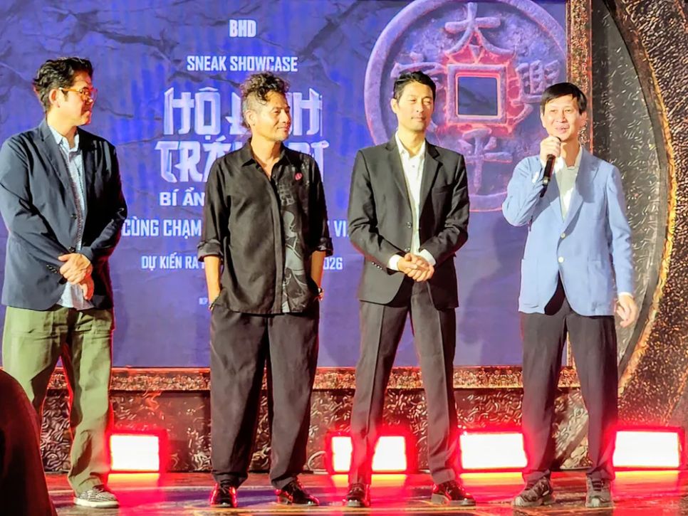 Đạo diễn Nguyễn Phan Quang Bình chia sẻ về quá trình làm phim. Ảnh: VĂN TUẤN