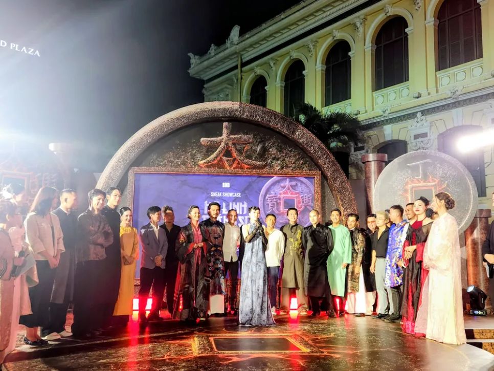 Ê-kíp đoàn phim Hộ linh tráng sĩ tại sự kiện. Ảnh: VĂN TUẤN