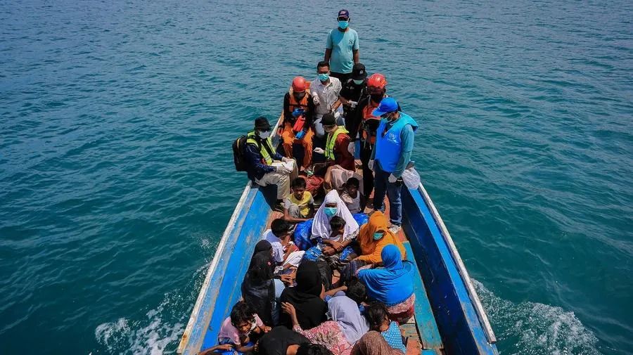 Một tàu chở người tị nạn Myanmar. Ảnh: UNHCR