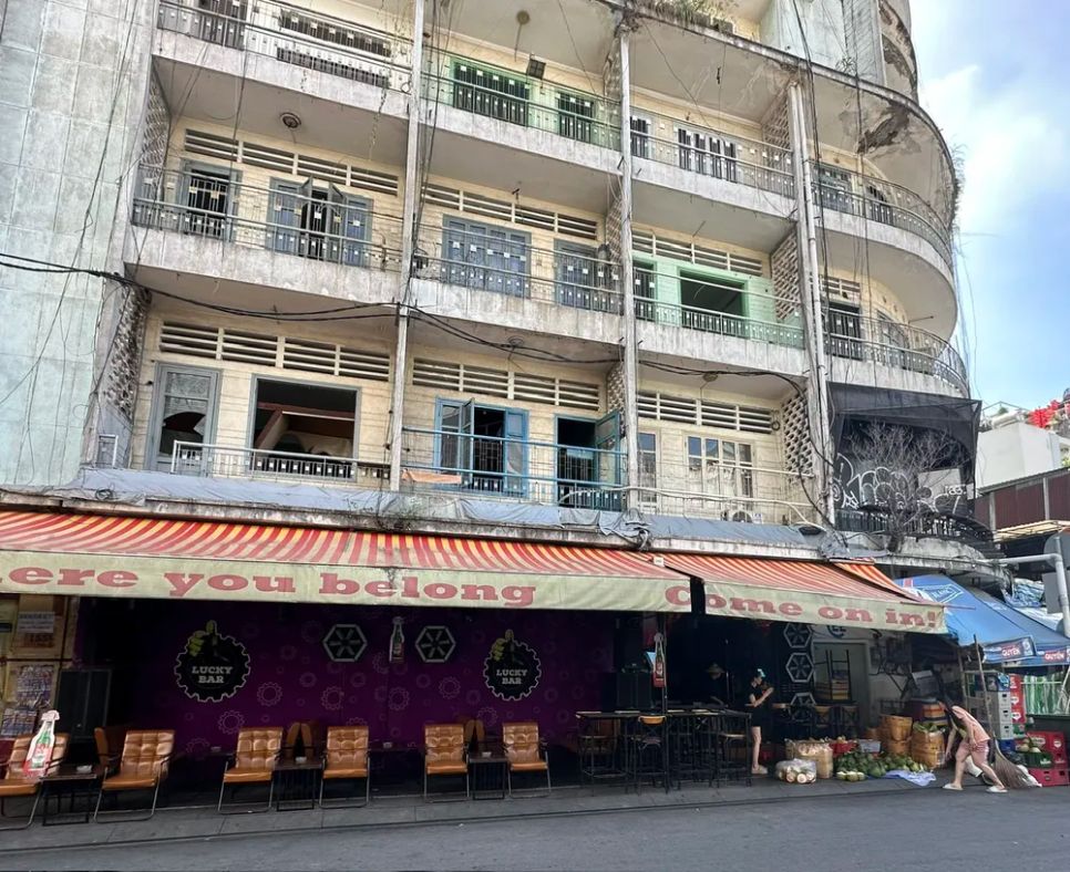 Chung cư 155-157 Bùi Viện, phường Bến Thành, đã di dời người dân đến nơi tạm cư. Ảnh: THANH HIỀN Chung cư 155-157 Bùi Viện, phường Bến Thành, đã di dời người dân đến nơi tạm cư. Ảnh: THANH HIỀN