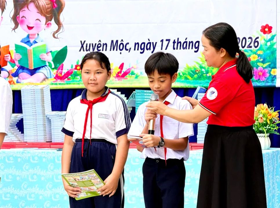 Học sinh trường THCS Bông Trang chia sẻ những giá trị của sách tại ngày hội đọc sách