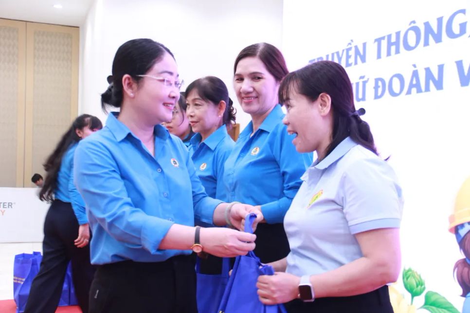 Đưa dịch vụ y tế đến gần hơn với nữ công nhân, đoàn viên
