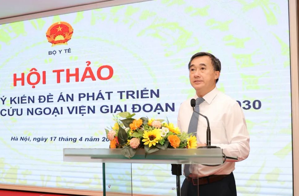 Thứ trưởng Bộ Y tế Trần Văn Thuấn, Chủ tịch Hội đồng Y khoa Quốc gia phát biểu tại hội thảo