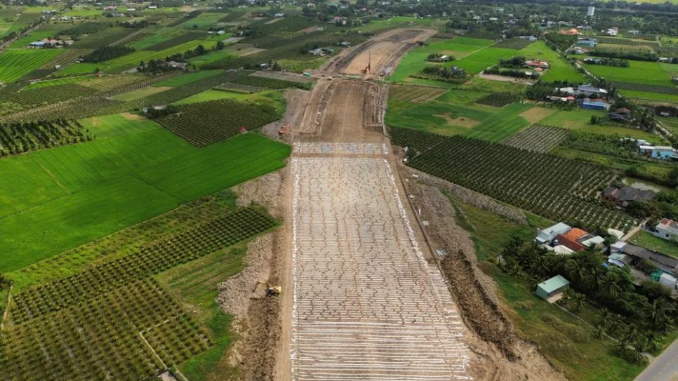 Tuyến ĐT 827E đang được thi công