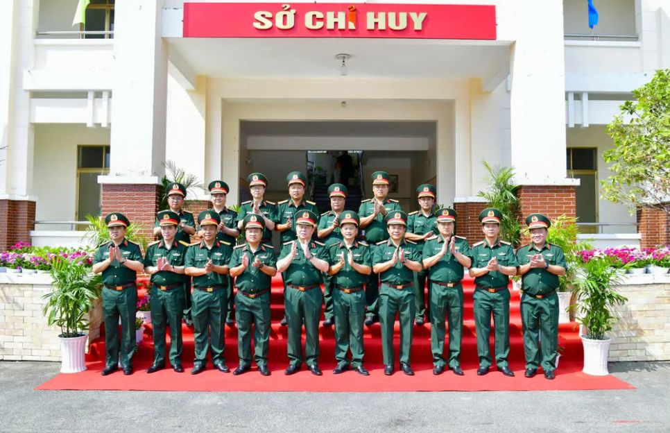 Đại tướng Nguyễn Trọng Nghĩa cùng đoàn công tác đến thăm, làm việc tại Trung đoàn 10