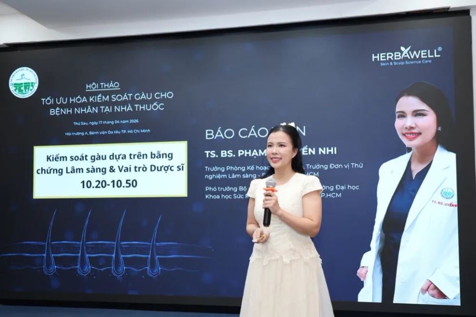 TS-BS Phạm Thị Uyển Nhi chia sẻ tại hội thảo ngày 17-4.