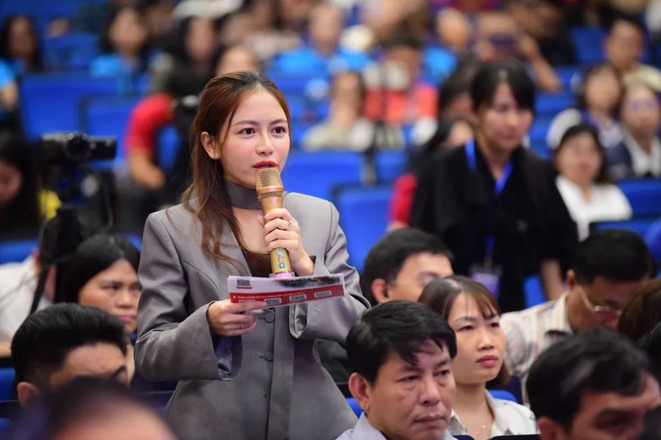 Hộ kinh doanh đặt câu hỏi cho cơ quan thuế tại hội thảo