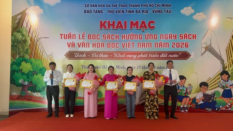 Trao giải cho các tập thể đạt giải Cuộc thi “Quyển sách tôi yêu năm 2026”