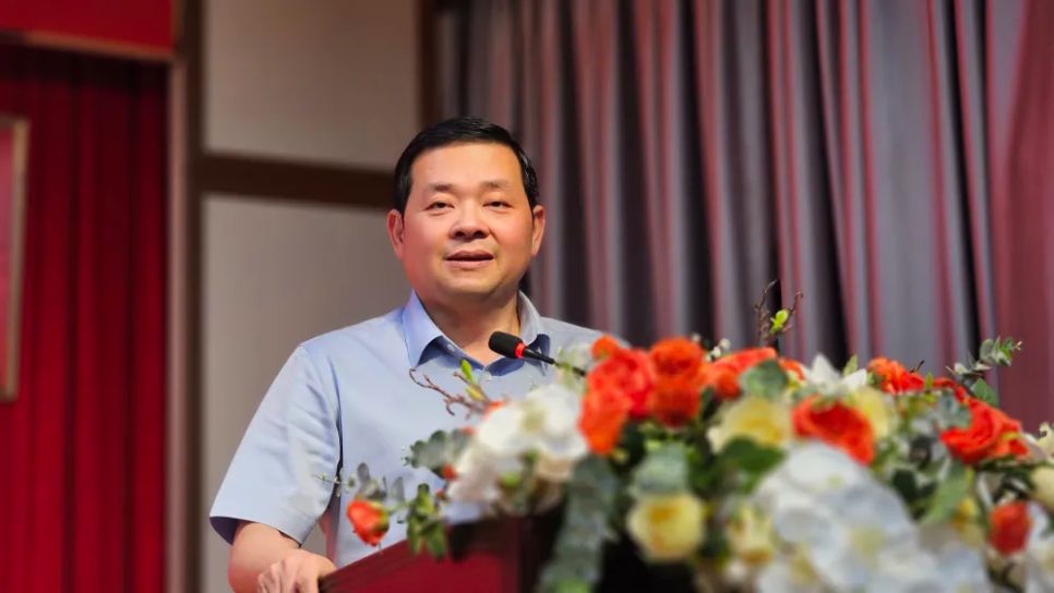 Giám đốc Nguyễn Toàn Thắng phát biểu chúc mừng và giao nhiệm vụ