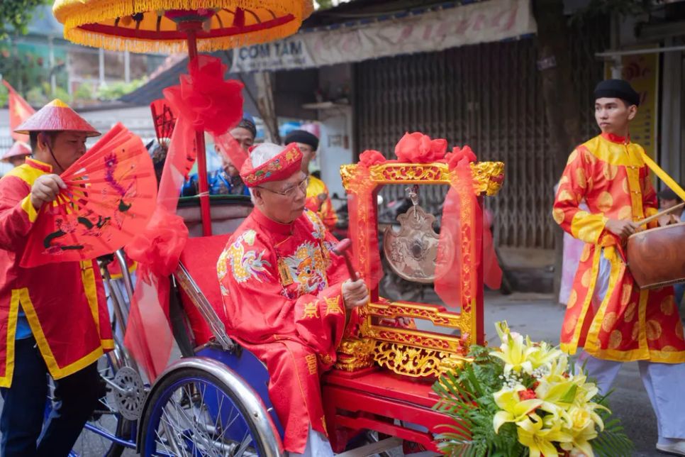 Rực rỡ sắc màu tại lễ rước Thánh Mẫu lên điện Huệ Nam