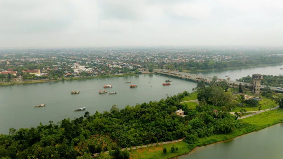 Rực rỡ sắc màu tại lễ rước Thánh Mẫu lên điện Huệ Nam