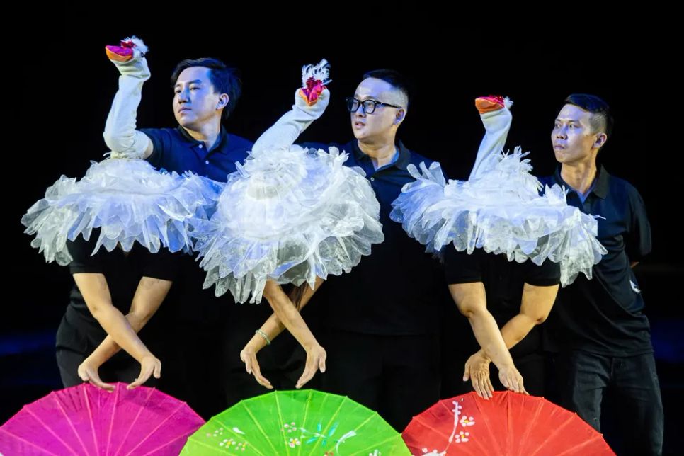 Tiết mục múa rối cạn. Ảnh: DŨNG PHƯƠNG