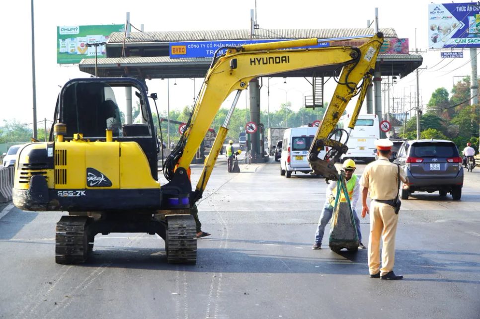 Đồng Nai: Bắt đầu tháo dỡ 2 trạm thu phí bỏ hoang trên quốc lộ 51