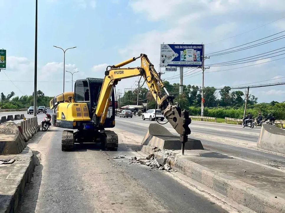 Đồng Nai: Bắt đầu tháo dỡ 2 trạm thu phí bỏ hoang trên quốc lộ 51