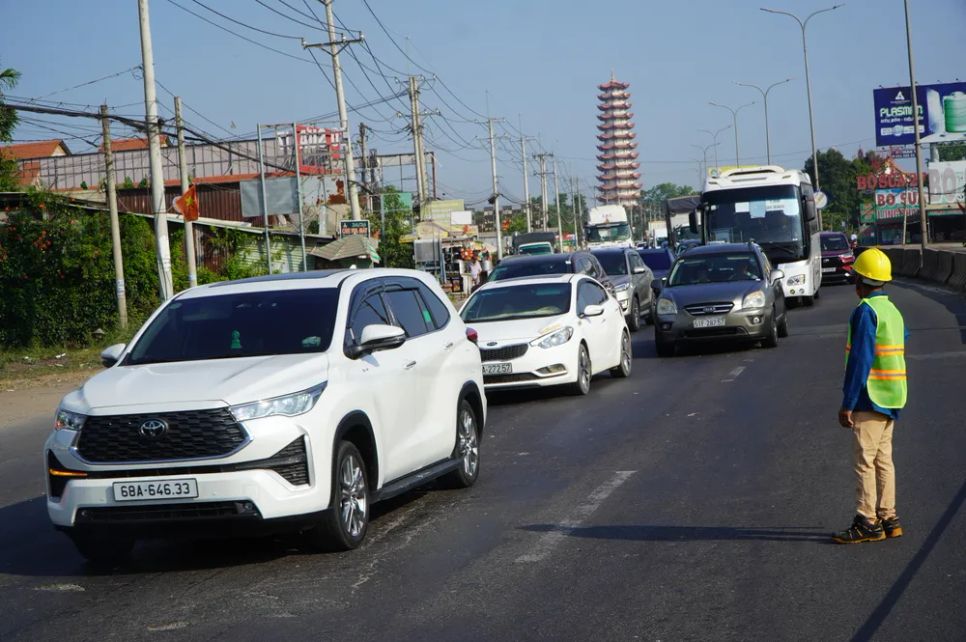 Đồng Nai: Bắt đầu tháo dỡ 2 trạm thu phí bỏ hoang trên quốc lộ 51