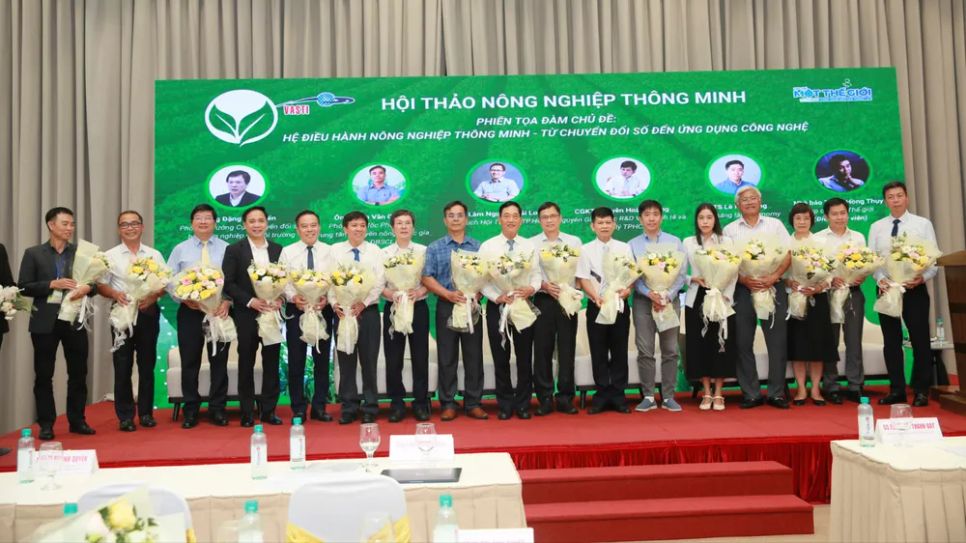 Các khách mời tham gia hội thảo